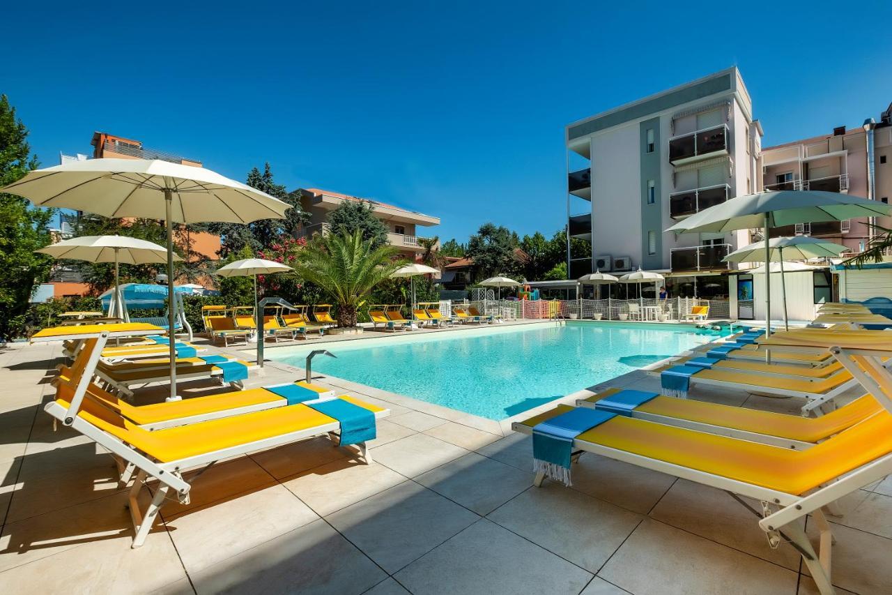 Hotel Tre Rose Riccione Eksteriør bilde