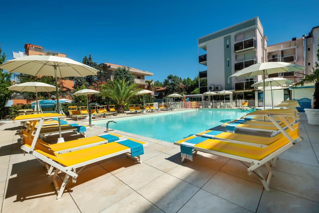 Hotel Tre Rose Riccione Eksteriør bilde