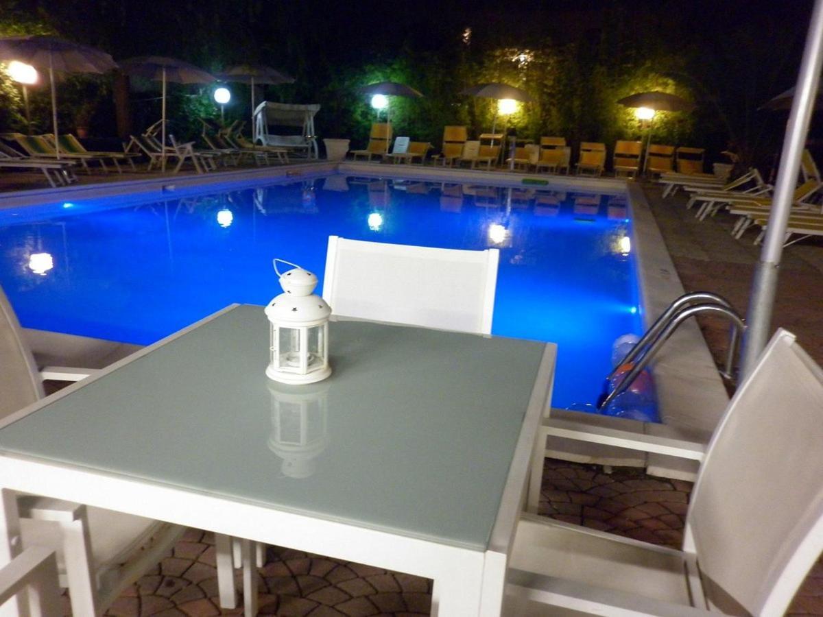 Hotel Tre Rose Riccione Eksteriør bilde