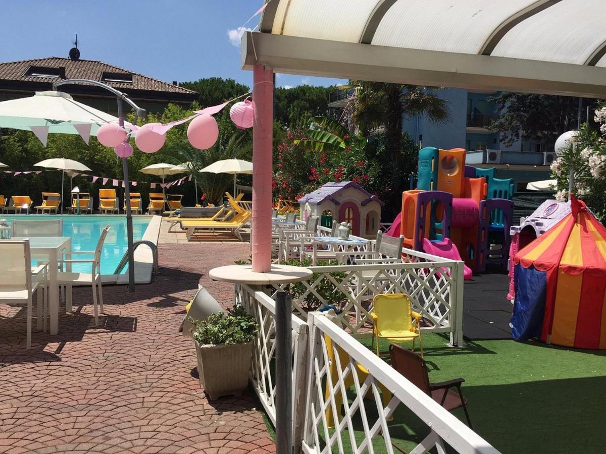 Hotel Tre Rose Riccione Eksteriør bilde