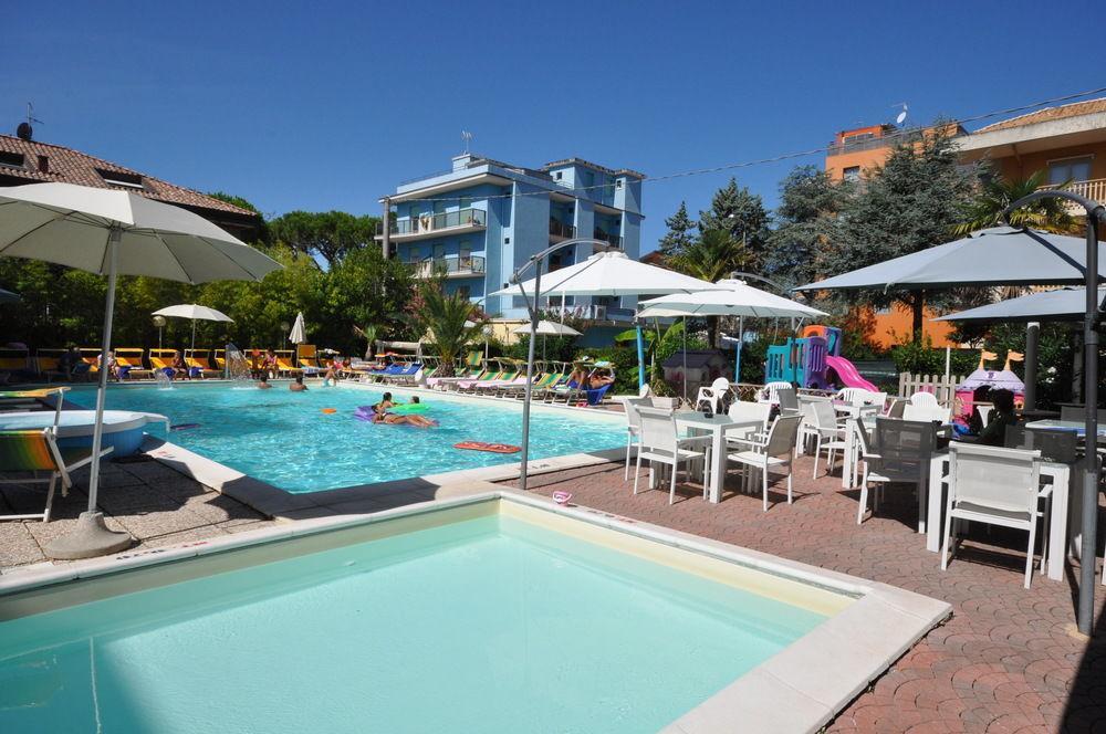 Hotel Tre Rose Riccione Eksteriør bilde