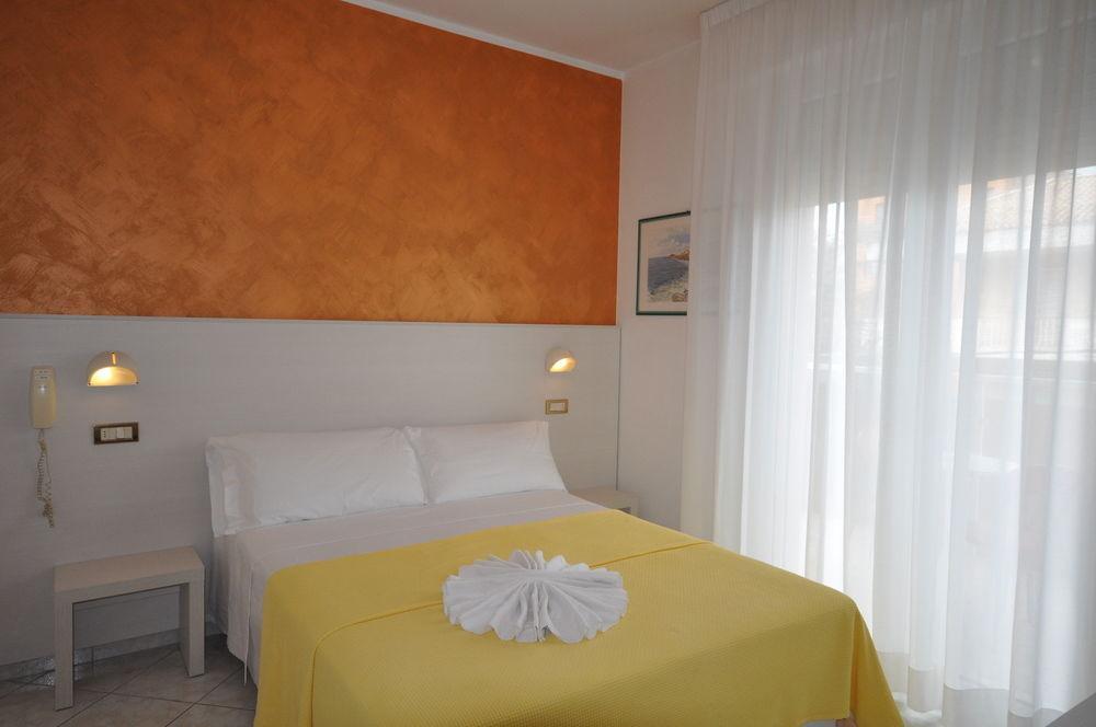 Hotel Tre Rose Riccione Eksteriør bilde