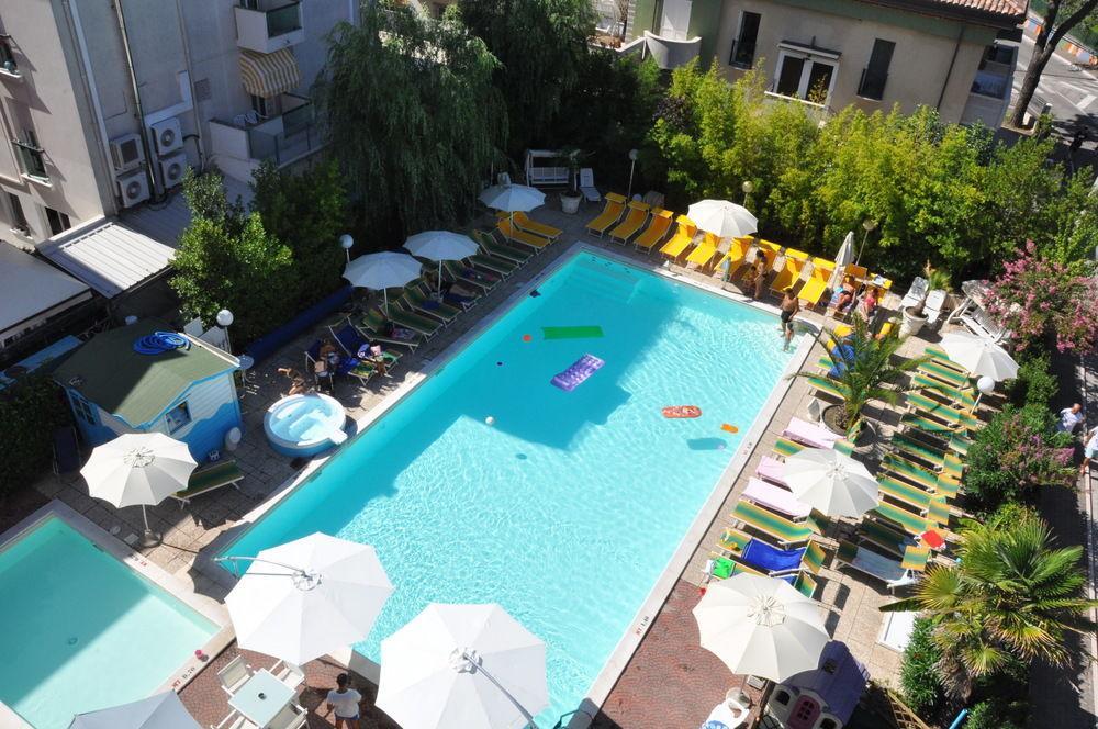 Hotel Tre Rose Riccione Eksteriør bilde