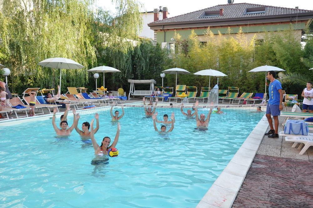 Hotel Tre Rose Riccione Eksteriør bilde
